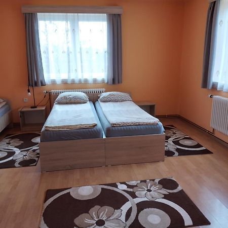 Hotel Timi Kulcsosház Lăzarea Esterno foto