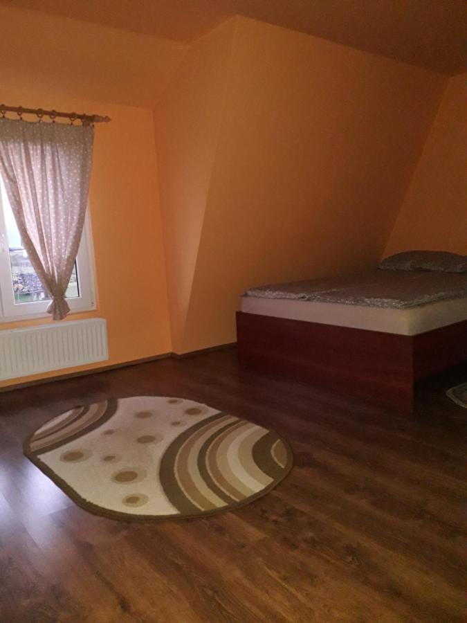 Hotel Timi Kulcsosház Lăzarea Esterno foto
